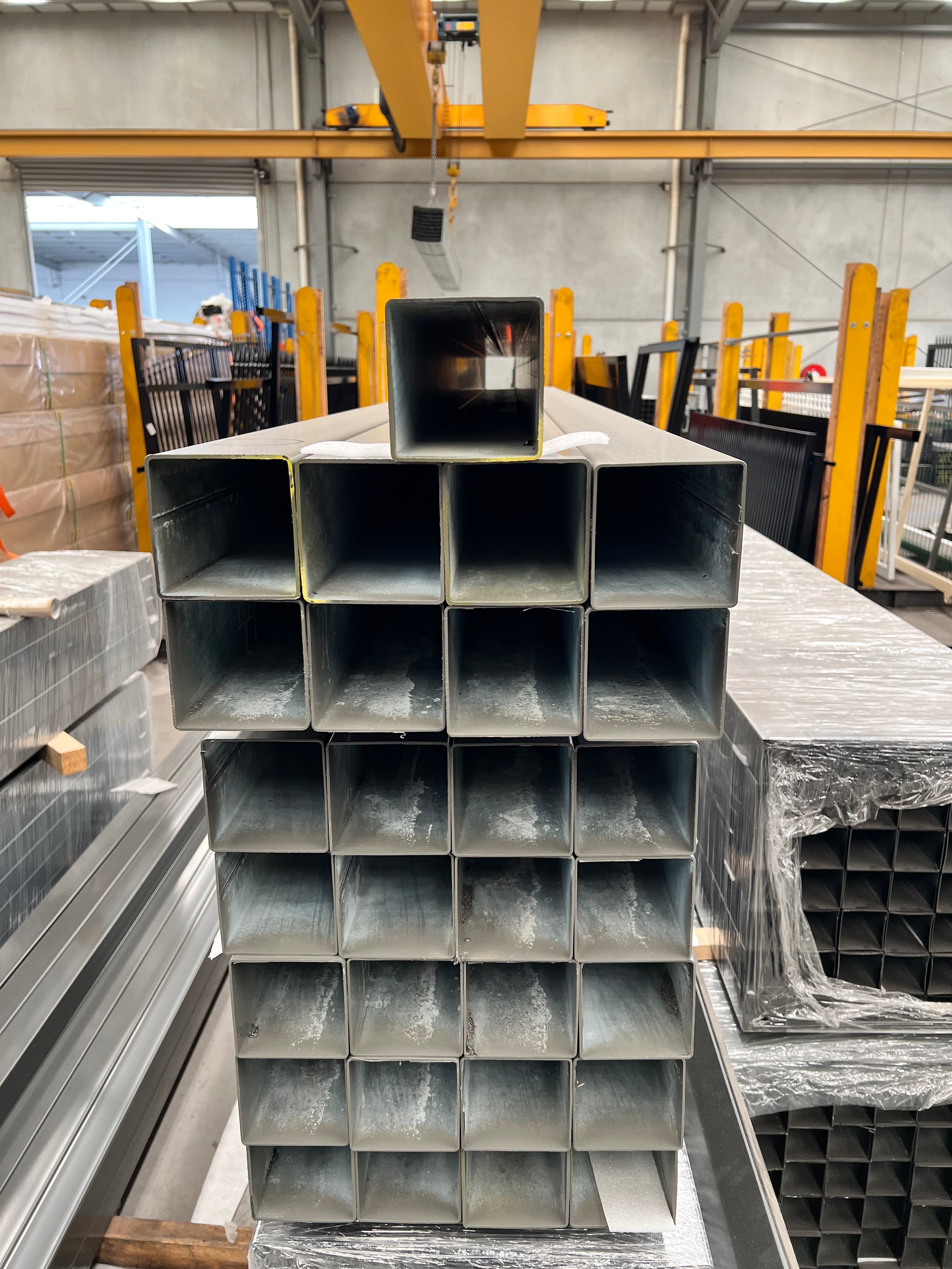 Colour Post 100x100x2.0x2700 Monument